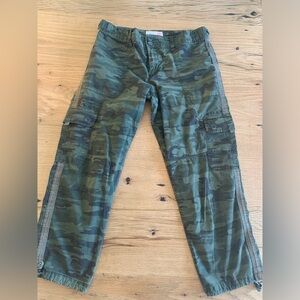 Blossom Clover Camouflage Print Cotton Straight Leg Women’s Size 8 Preloved‎